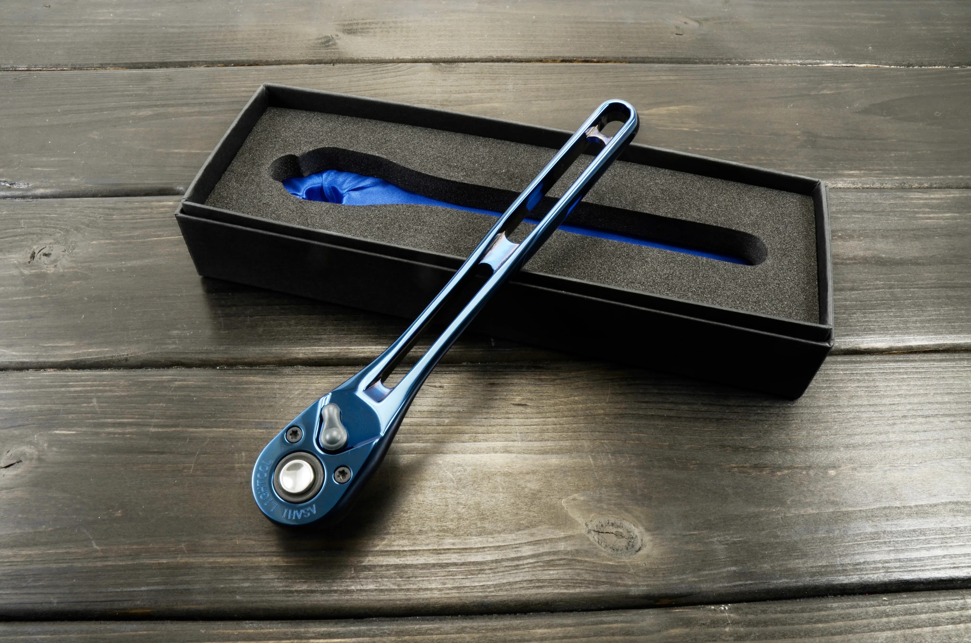 Asahi Tools LIGHTOOL 3/8"SQ. Ratchet Handle Ion Plating metal blue - Limited Edition - Image 3