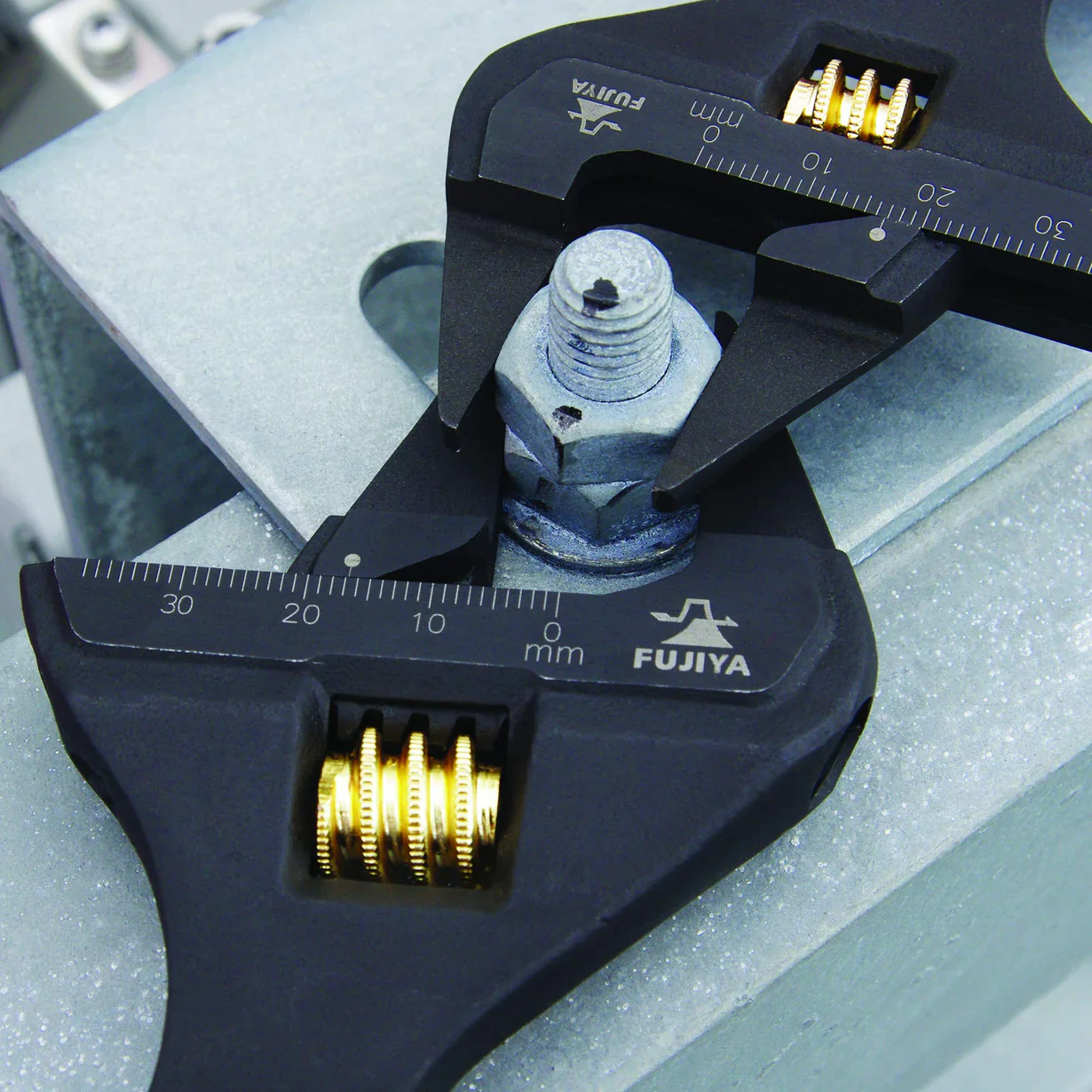 Fujiya FLT-34-BG
Adjustable wrench Thin Tip Type - Image 3