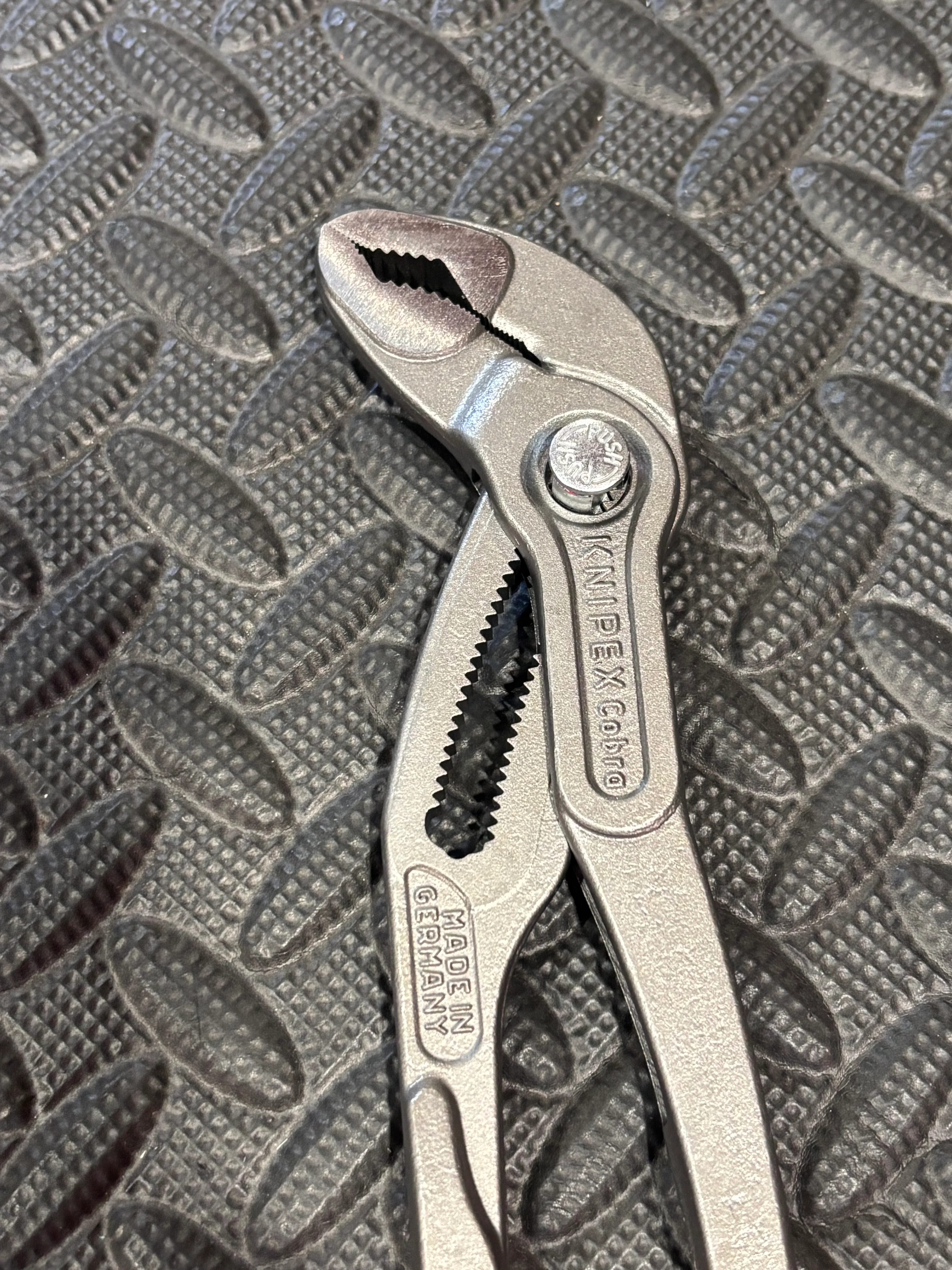 Knipex Cobra 250mm 2025 Limited Edition - Orange - Image 3